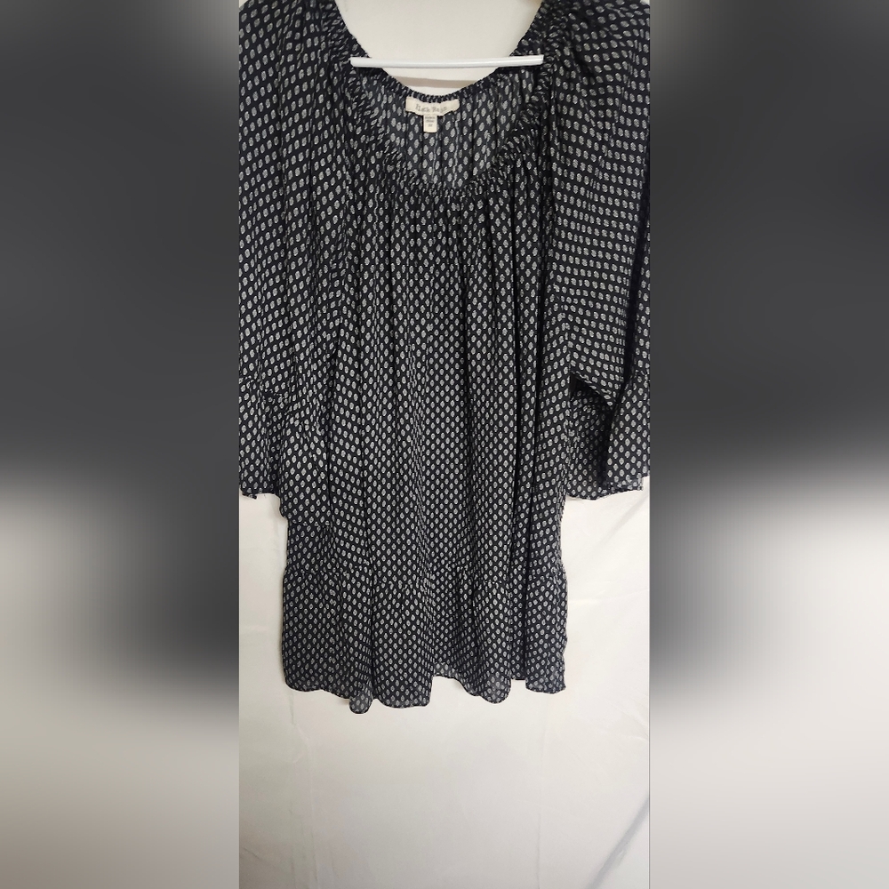 Women's Black and White Patterned Top